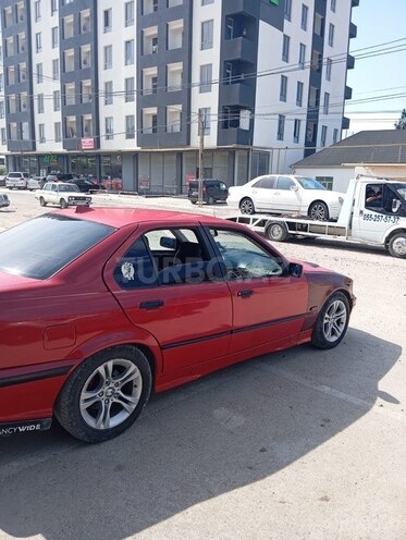 BMW 320-3