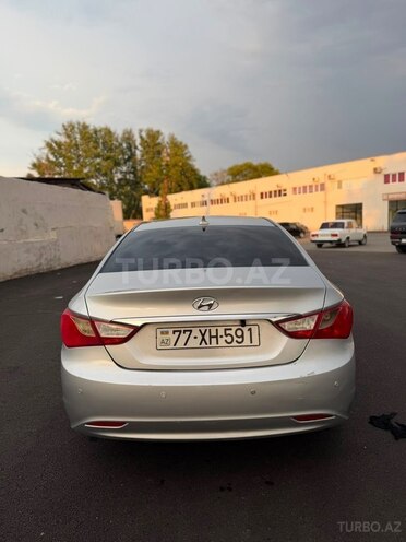 Hyundai Sonata-5