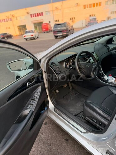 Hyundai Sonata-8