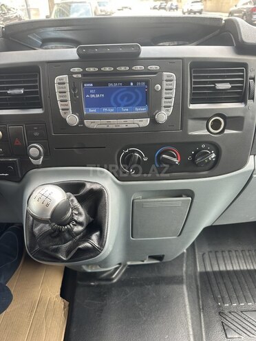 Ford Transit-20