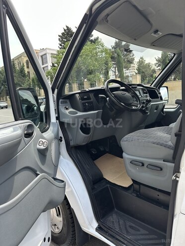 Ford Transit-16