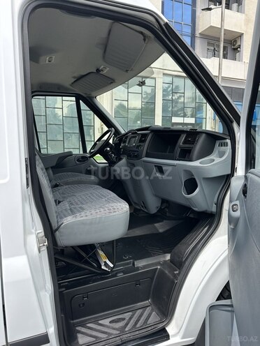 Ford Transit-14