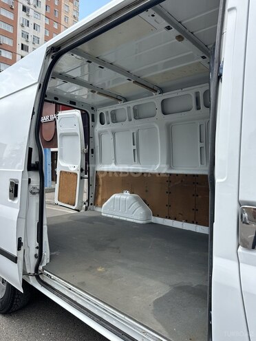 Ford Transit-10