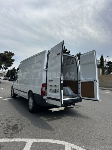 Ford Transit-13