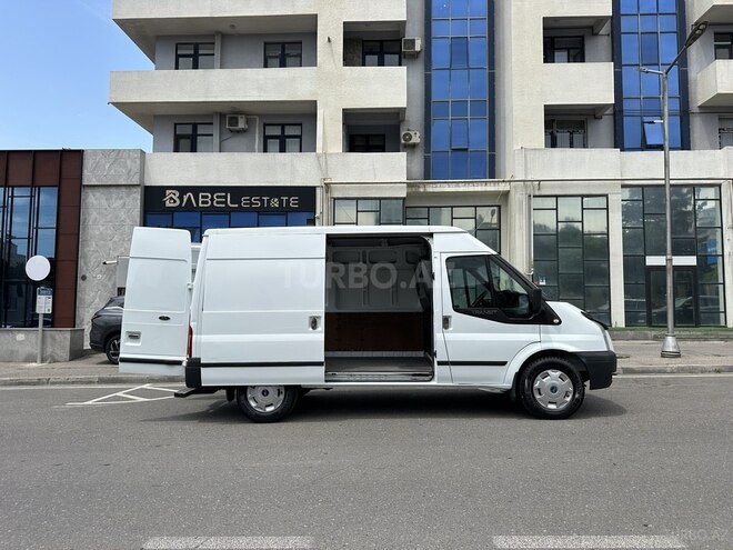Ford Transit-11