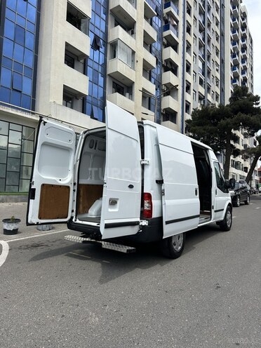 Ford Transit-12