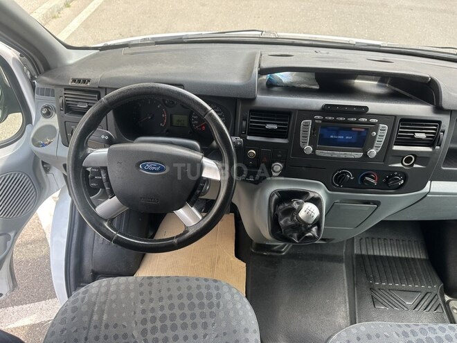 Ford Transit-18
