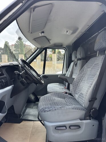 Ford Transit-17
