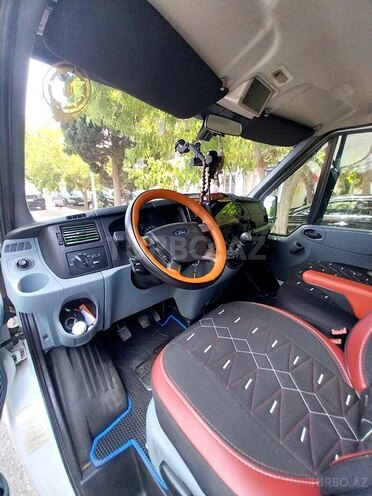 Ford Transit-11