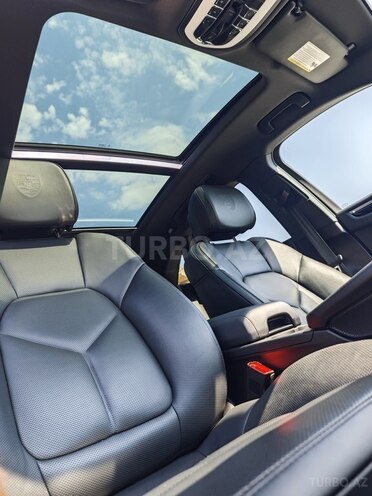 Porsche Macan-19