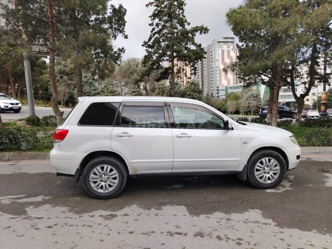 Mitsubishi Airtrek-2
