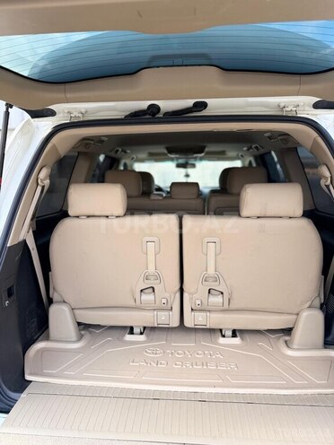 Toyota Land Cruiser-10