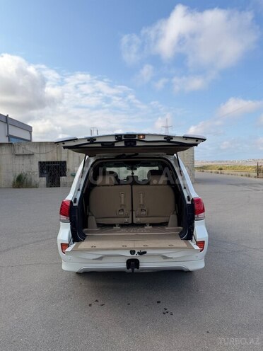 Toyota Land Cruiser-9