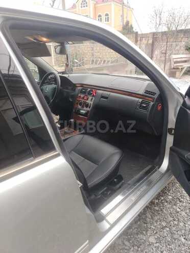 Mercedes E 270-16
