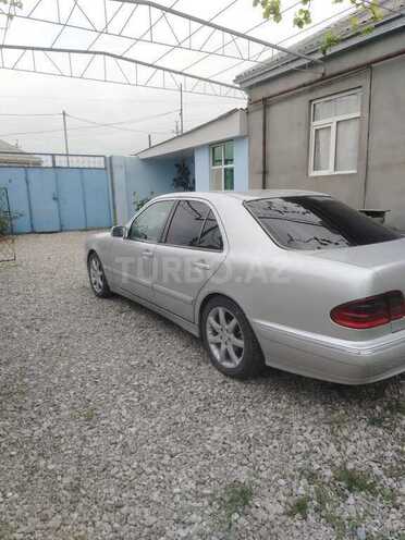 Mercedes E 270-11