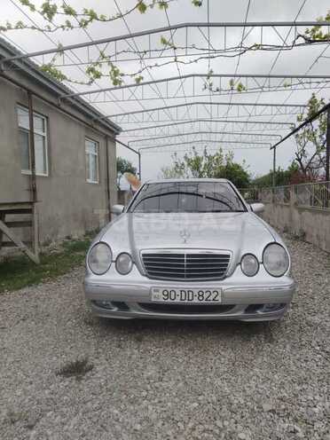 Mercedes E 270-10