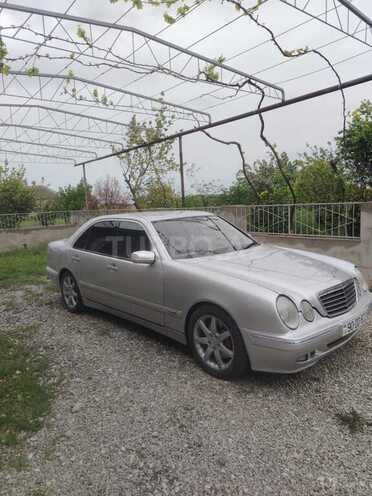 Mercedes E 270-12