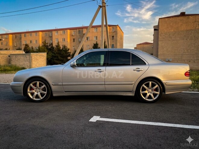 Mercedes E 270-5
