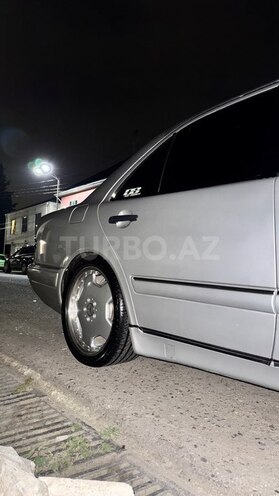 Mercedes E 300-9