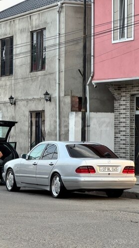 Mercedes E 300-2