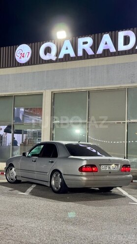 Mercedes E 300-3
