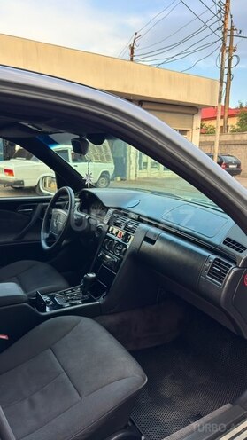 Mercedes E 300-4