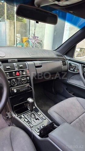Mercedes E 300-5