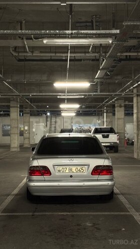 Mercedes E 300-10
