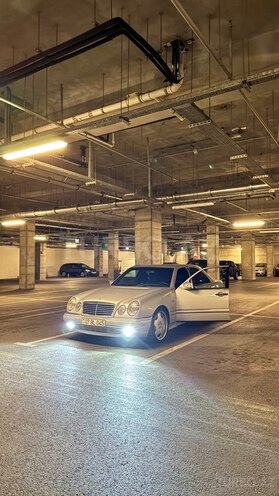 Mercedes E 300-1
