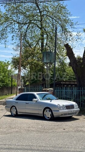 Mercedes E 300-12