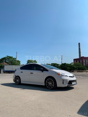 Toyota Prius-4