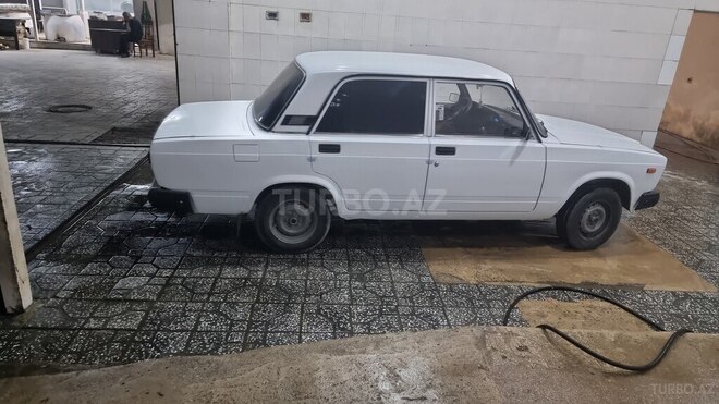 LADA (VAZ) 2107-2