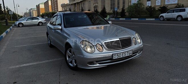 Mercedes E 270-1