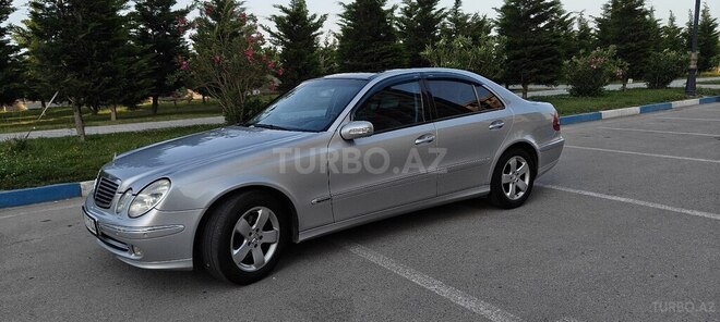 Mercedes E 270-3