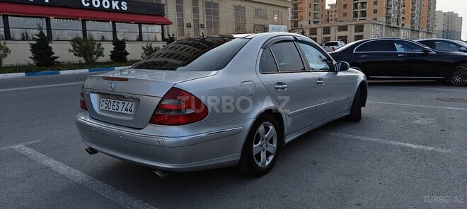 Mercedes E 270-4