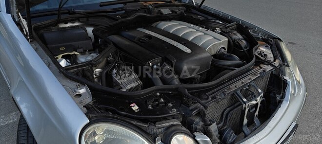 Mercedes E 270-6