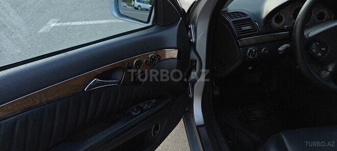 Mercedes E 270-8