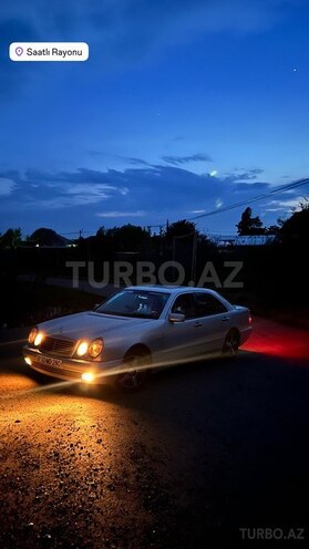 Mercedes E 240-3