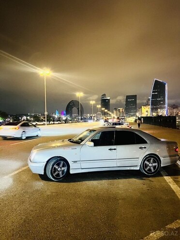 Mercedes E 240-5
