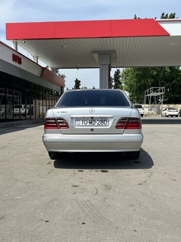 Mercedes E 240-10