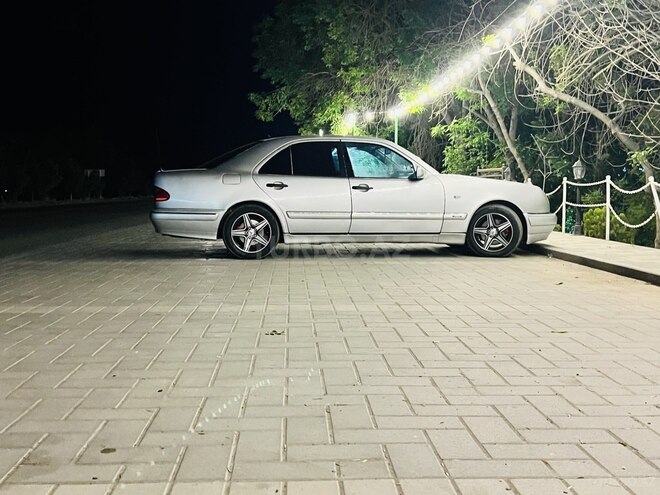 Mercedes E 240-2