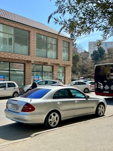 Mercedes E 270-2