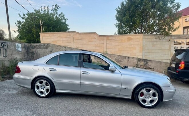 Mercedes E 270-3