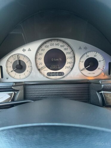 Mercedes E 270-7