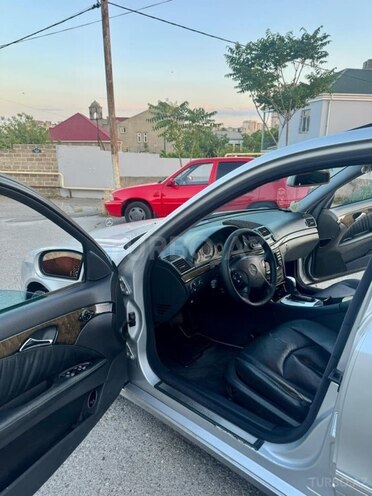 Mercedes E 270-11