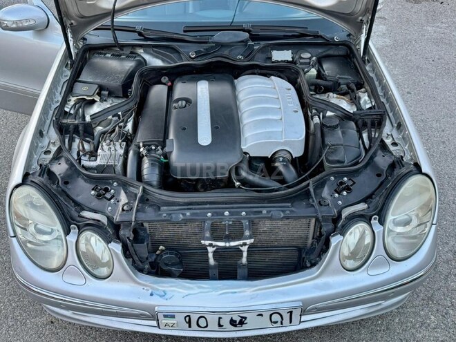 Mercedes E 270-8