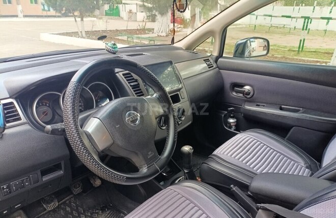Nissan Tiida-5