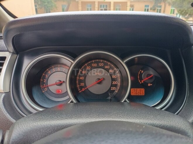 Nissan Tiida-8