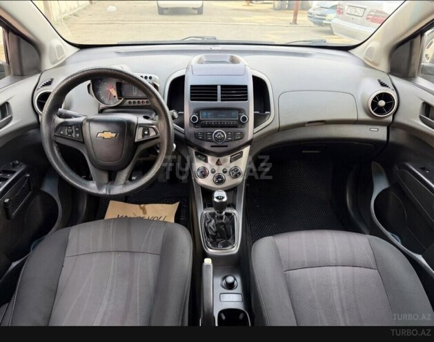 Chevrolet Aveo-10