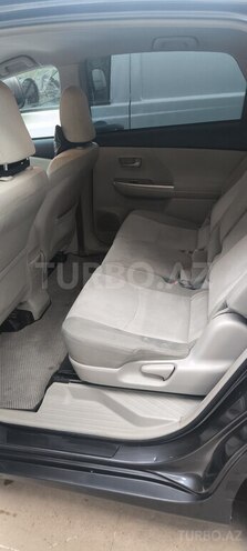 Toyota Prius V-3
